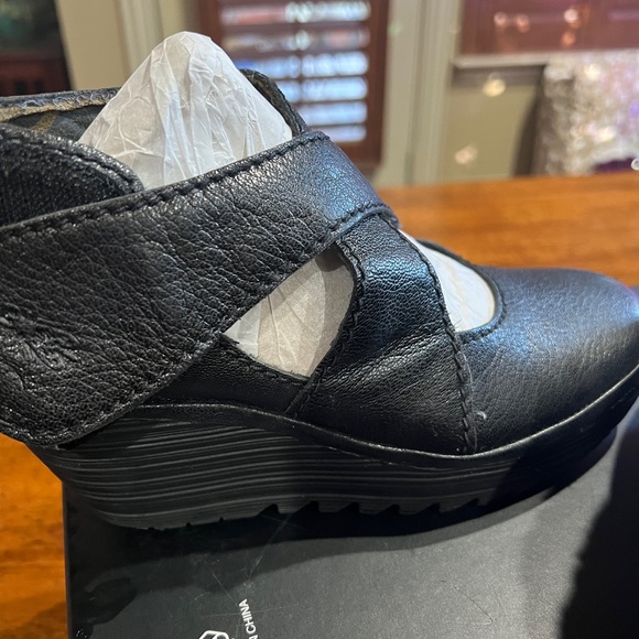 Fly London shoes - Picture 4 of 4